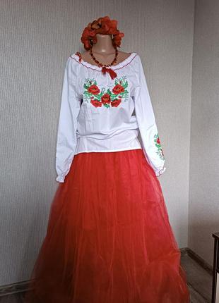 Украинский праздничный пвтриотический образ вышиванка, маки, ожерелье и фвтиновая юбка