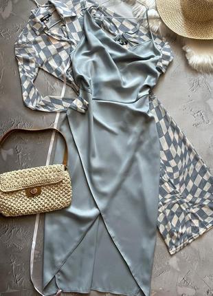 Витончена сатінова сукня міді