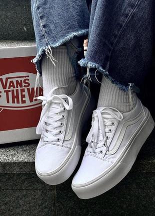 Прекрасные женские кеды на платформе vans old school white platform premium белые