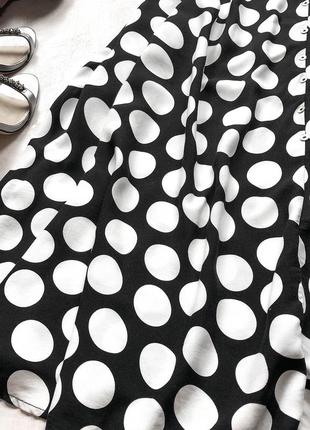Шикарное платье studio макси длины стильным принтом в горошек polka dot на пуговичках4 фото