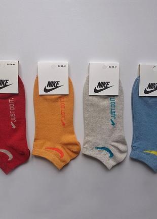 Короткі жіночі шкарпетки nike