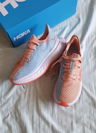 Hoka carbon x3
•peach•