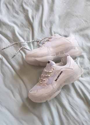 Balenciaga triple s
•white•