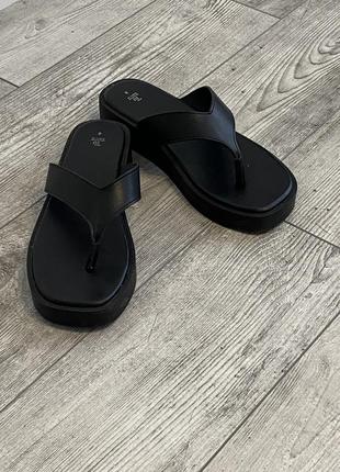 Трендовые шлепанцы на платформе, кожаные шлепанцы, вьетнамки