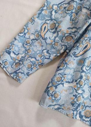 Голубая блуза в абстрактный принт с сеточкой/с высоким воротником3 фото