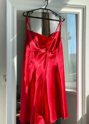 Сатиновое платье с разрезами6 фото