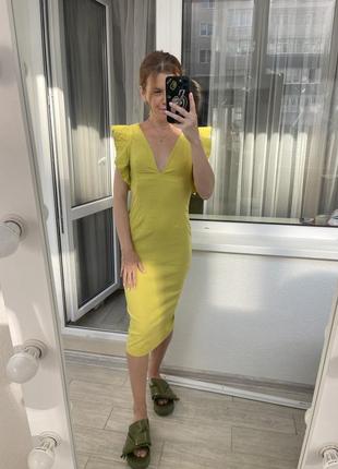 Платье футляр миди лимонного цвета с открытой спинкой4 фото