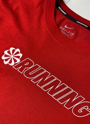 Чоловічі червоні спортивні бігові футболки nike dri-fit running найк. розмір s m6 фото