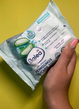 Вологі очищувальні серветки для зняття макіяжу 3 в 1 з алое вера balea pflegende erfrischend 3in1 25 шт