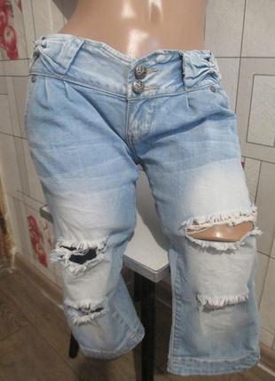 Літні джинсові бриджі з прорізами