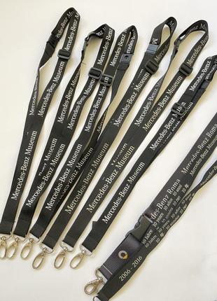 Шнурок на шею mercedes-benz museum с карабином