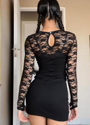 Маленька чорна сукня в стилі уенздей9 фото