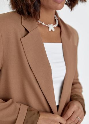 Женский однобортный пиджак на пуговице коричневый5 фото