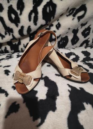 Женские шкираяны босоножки фрирмы norka