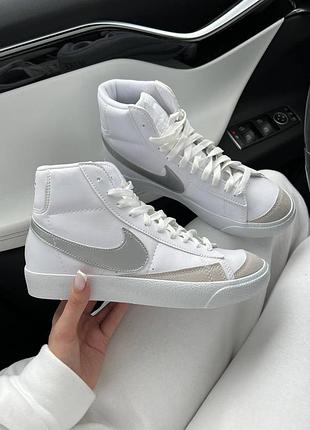 Nike blazer white білі сріблясті жіночі кеди кросівки блейзер найк весна літо осінь женские кеды кроссовки белые серебряные серебристые высокие