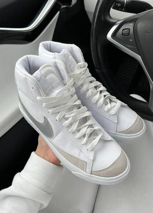 Nike blazer white білі сріблясті жіночі кеди кросівки блейзер найк весна літо осінь женские кеды кроссовки белые серебряные серебристые высокие4 фото