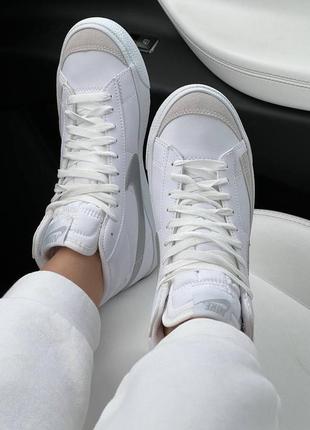 Nike blazer white білі сріблясті жіночі кеди кросівки блейзер найк весна літо осінь женские кеды кроссовки белые серебряные серебристые высокие2 фото