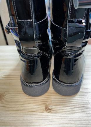 Лаковые ботинки