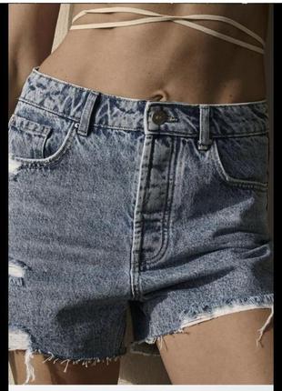 Шорты джинсовые короткие с потертостями zara 32 хxs хs чешуйчатые джинсовые шорты8 фото