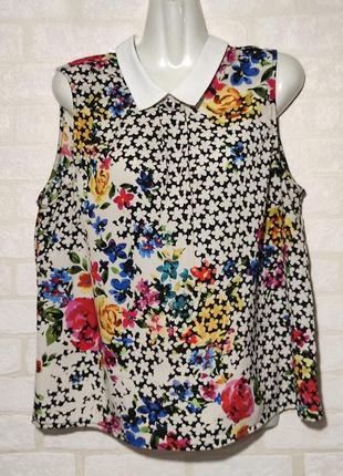 Яскрава блуза з відкладним комірцем