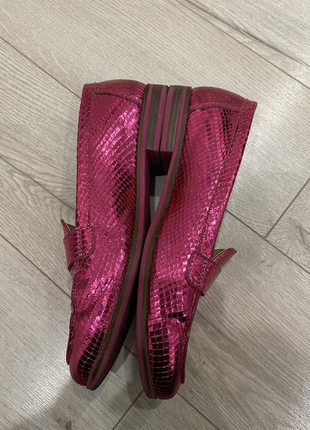 Блестящие трендовые розовые туфли