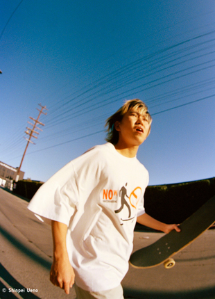 Экстра-оверсайз футболка uniqlo из коллекции skater "no skateboarding" (by shinpei ueno)10 фото
