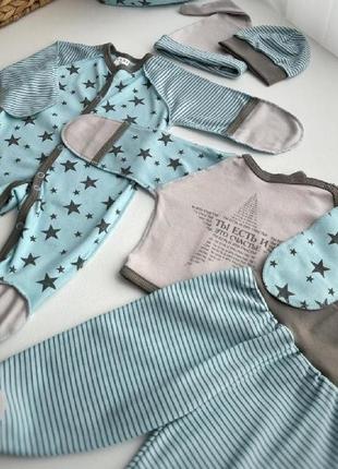 Одяг для новонароджених хлопчиків на виписку в пологовий будинок (2 шт шапочок, чоловічок, сорочечка та повзунки)1 фото
