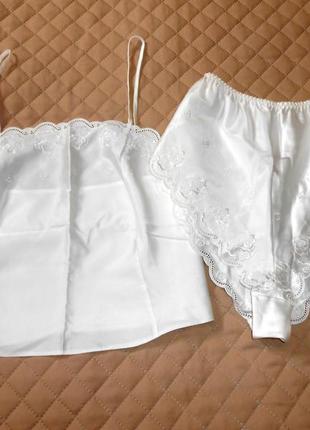 Сексуальний комплект білизни з вишивкою і високими трусиками для справжньої королеви