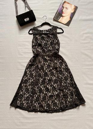 Черное кружевное платье