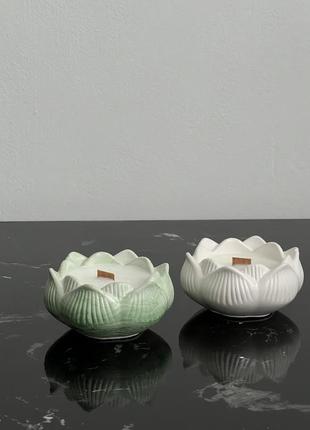 Ароматическая соевая свеча в гипсовом кашпо "лотос"