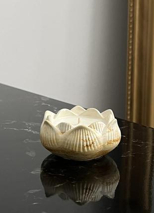 Ароматическая соевая свеча в гипсовом кашпо "лотос"