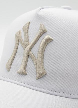 Тракер белый на лето, кепка new york мужская/женская с бежевой вышивкой, бейсболка нью йорк с хлопка 57-58р.3 фото