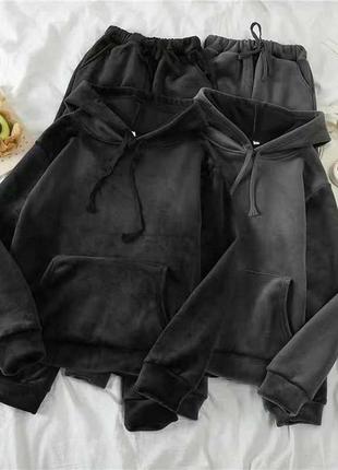 Жіночі велюрові костюми7 фото