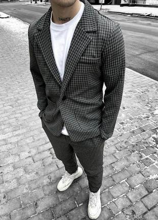 Костюм мужской классический брюки на манжетах + пиджак серый в клетку3 фото