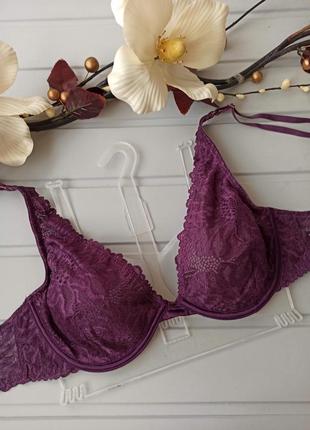 Гарний мереживний бюстгальтер із м'якими чашечками 75с