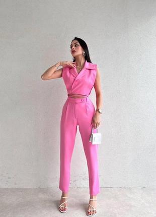 Стильный брючный костюм