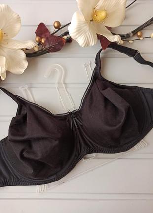 Гладкий трикотажний бюстгальтер із м'якими чашками. 95dd