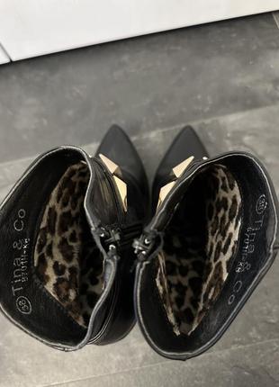 Черные ботинки на шпильке4 фото