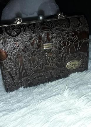 Стильний клатч- сундук коричневого кольору!