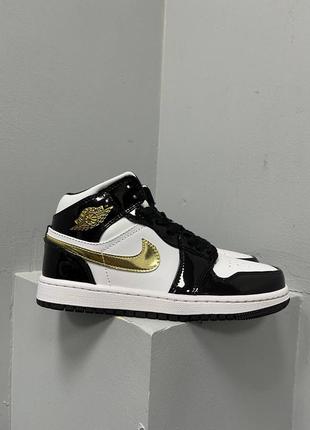 Кроссовки nike air jordan 1 retro mid patent black gold1 фото