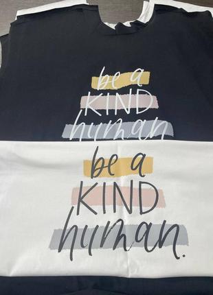 Костюм футболка с надписью be a kind human свободного кроя широкая черная шорты велосипедки черные комплект6 фото