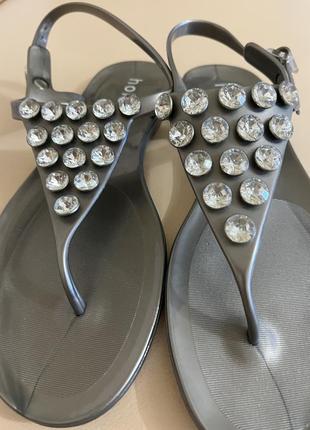 Пляжні босоніжки 🩴 з камінцями