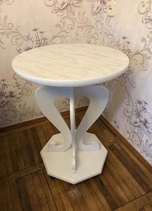 Приліжковий столик