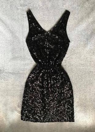 Чёрное блестящее платье в пайетки
