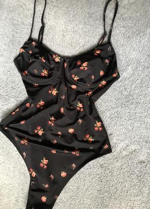 Чёрное боди в цветочек от bershka2 фото