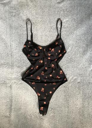 Чёрное боди в цветочек от bershka3 фото
