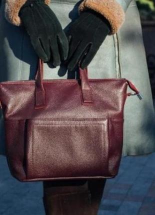 Стильна сумочка з натуральної шкіри чорного кольору з передньою кишенею10 фото