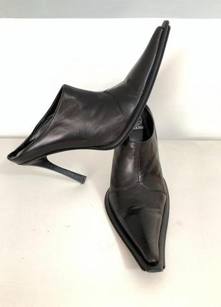 Туфлі на підборах