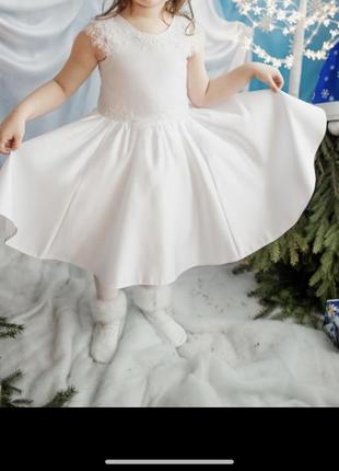 Белоснежное платье на девочку