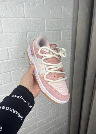 Nike sb dunk pink bunny жіночі прикольні кросівочки рожеві зайчик найк демісезон замша розовые милые кроссовки новинка6 фото